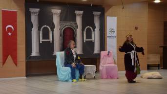 Germencik’te sahnelenen tiyatro, izleyicilerden tam not aldı