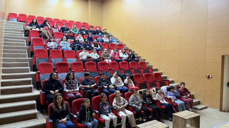 Germencik Gençlik Merkezi Gençlere Dijital Farkındalık Sunumu