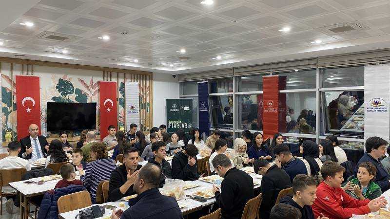 Germencik Gençlik Merkezi’nde Kampüs İftarı: Aynı Sofrada Gönüller Birleşti