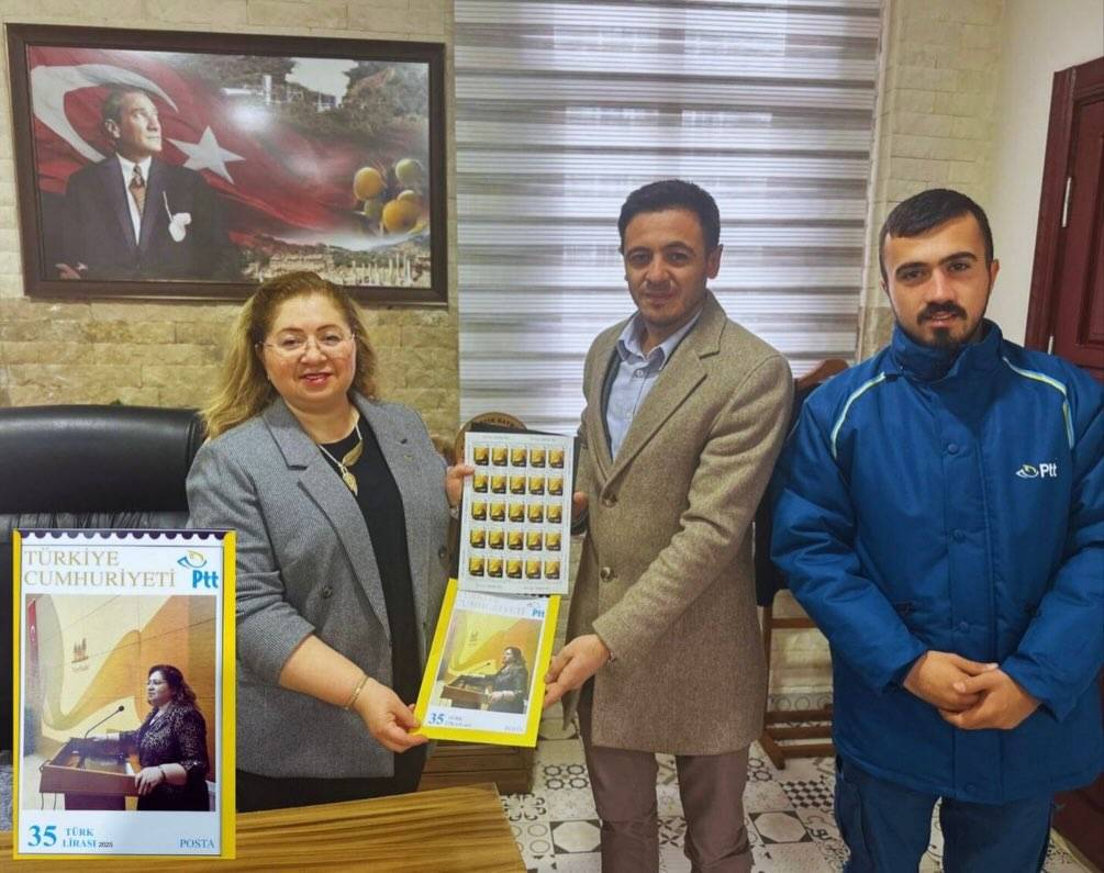 Kaymakam Sultan Doğru’ya PTT Heyetinden Ziyaret: İsme Özel Pul Takdim Edildi