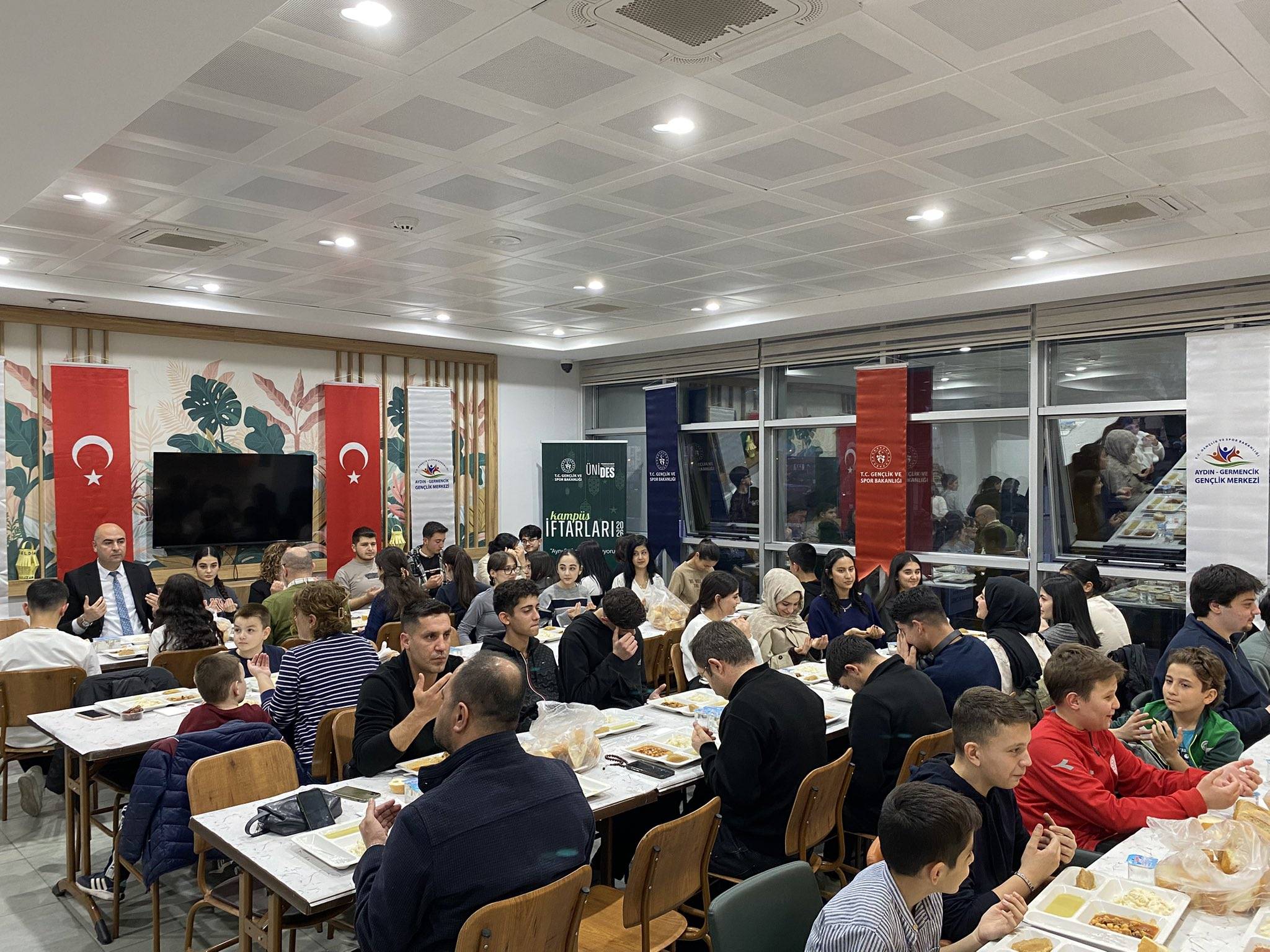 Germencik Gençlik Merkezi’nde Kampüs İftarı: Aynı Sofrada Gönüller Birleşti