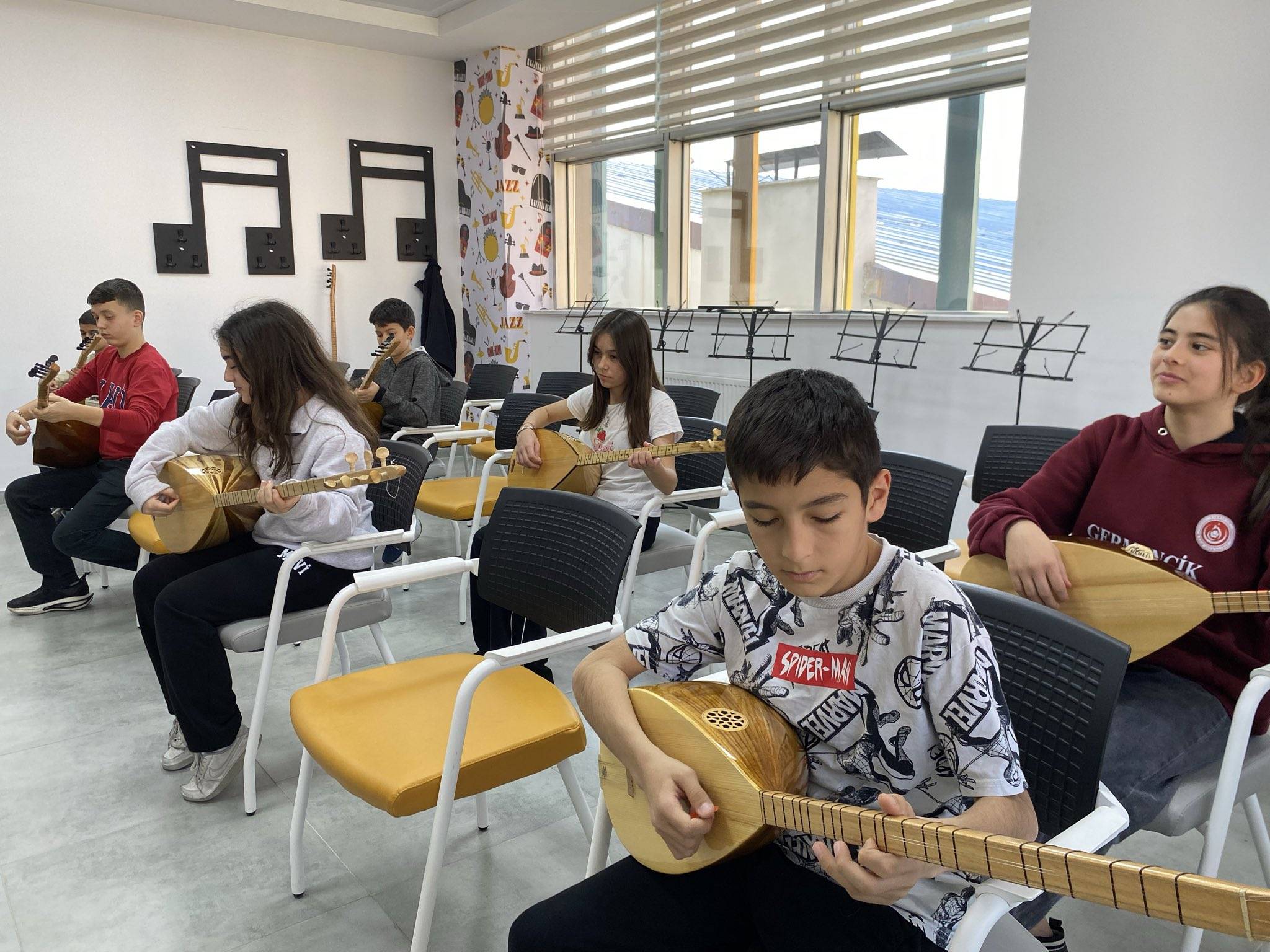 Germencik Gençlik Merkezi’nde Bağlama Atölyesi Coşkusu Devam Ediyor