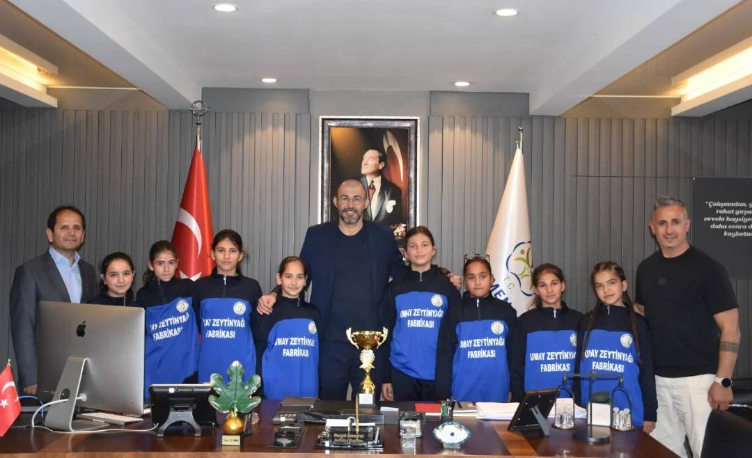 Germencik Belediyesi, İl Birincisi Kız Hentbol Takımını Ağırladı