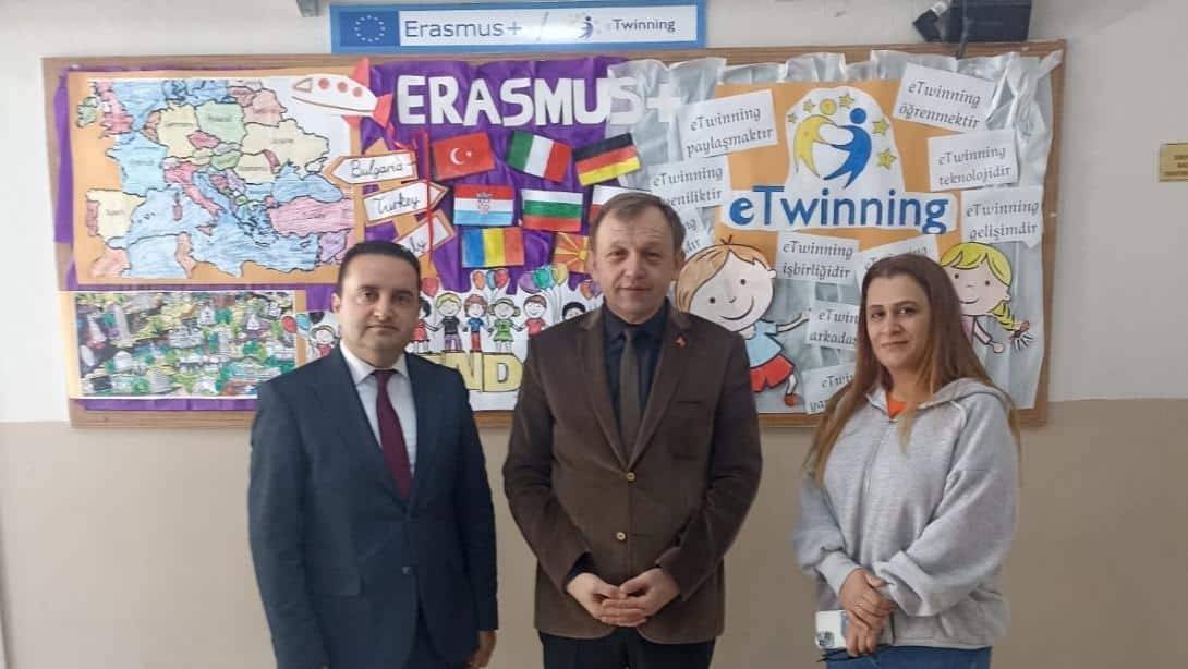 İlçe Milli Eğitim Müdürü Aşkın Güneş, TÜBİTAK İzmir Bölge Sergisine Davet Edilen Şehit Cafer Ortaokulu’nu Ziyaret Etti