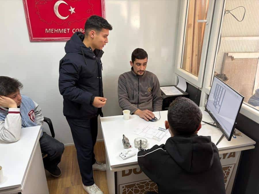 Germencikli Öğrenciler CNC Eğitimini Sahada Deneyimledi